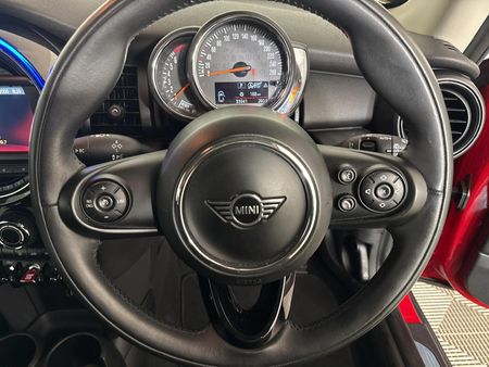 2019-MINI-Hatch-One-15T-Auto_10
