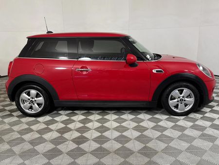 2019-MINI-Hatch-One-15T-Auto_15