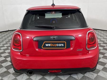 2019-MINI-Hatch-One-15T-Auto_16