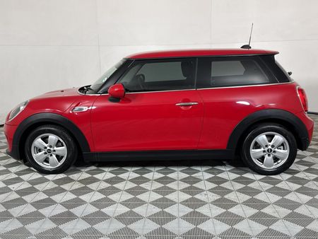 2019-MINI-Hatch-One-15T-Auto_17