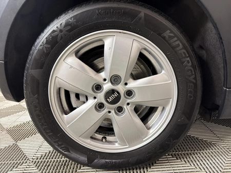 2019-MINI-Hatch-One-15T-Auto_4