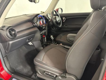 2019-MINI-Hatch-One-15T-Auto_6