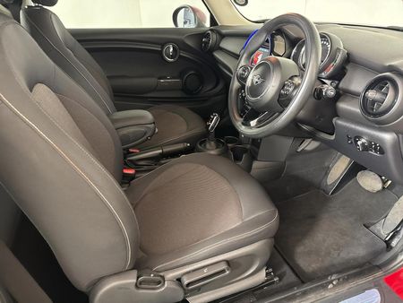 2019-MINI-Hatch-One-15T-Auto_7