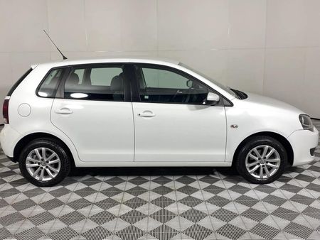2017-Volkswagen-Polo-Vivo-GP-14-Trendline-5-dr_5