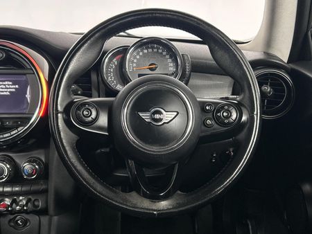 2015-MINI-Hatch-Cooper_11