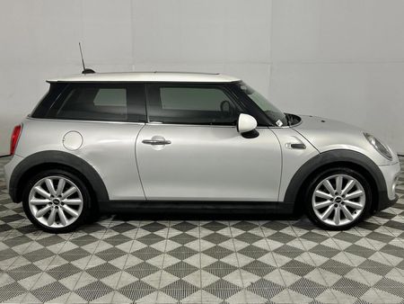 2015-MINI-Hatch-Cooper_16