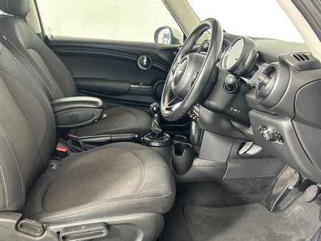 2015-MINI-Hatch-Cooper_8