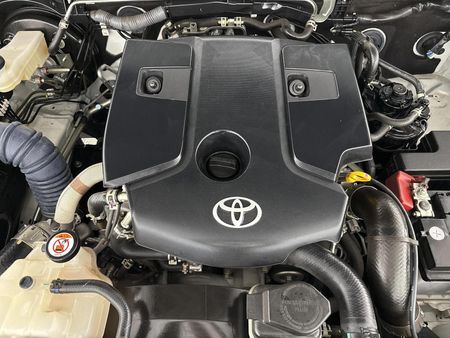 2024-Toyota-Fortuner-28-GD-6-RB-Auto_13