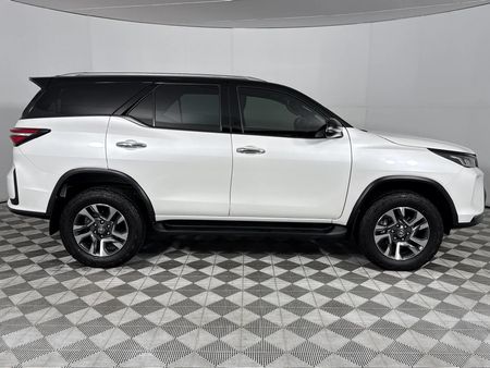 2024-Toyota-Fortuner-28-GD-6-RB-Auto_17