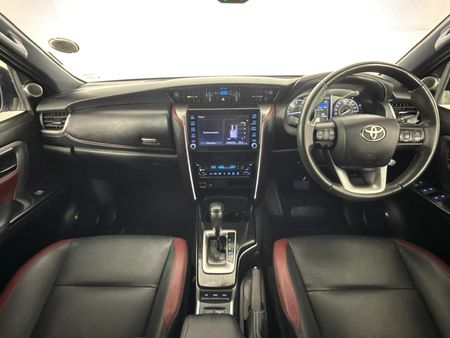 2024-Toyota-Fortuner-28-GD-6-RB-Auto_1