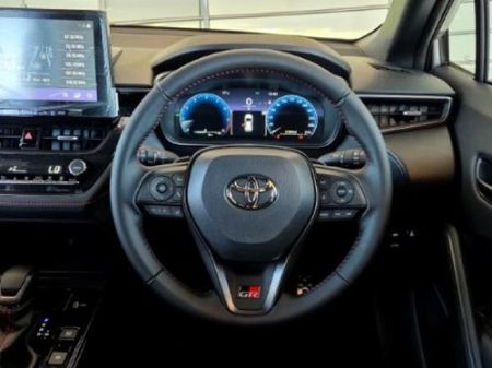 2026-Toyota-Corolla-Cross-18-GR-S_7