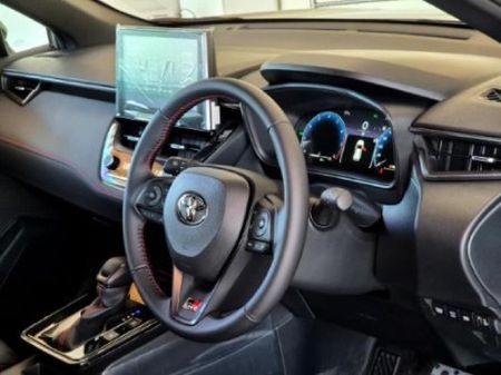 2026-Toyota-Corolla-Cross-18-GR-S_8