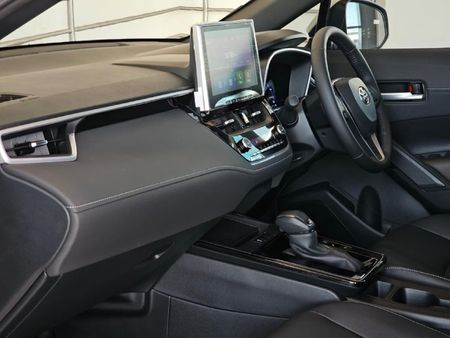 2026-Toyota-Corolla-Cross-18-XS_10