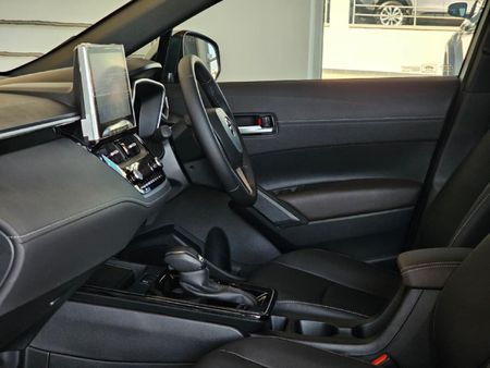 2026-Toyota-Corolla-Cross-18-XS_12