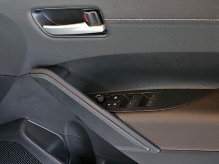 2026-Toyota-Corolla-Cross-18-XS_16