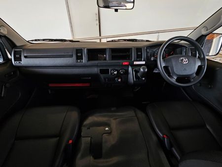 2026-Toyota-Quantum-25-D-4D-Sesfikile-16-seat_10