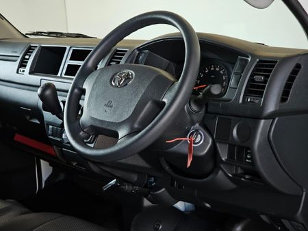 2026-Toyota-Quantum-25-D-4D-Sesfikile-16-seat_11
