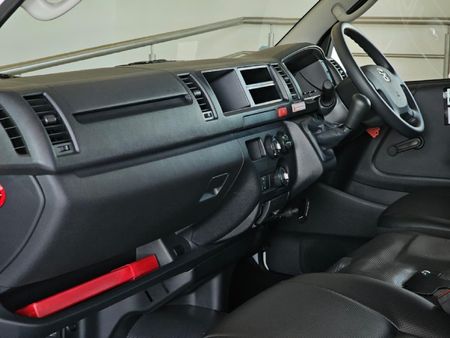 2026-Toyota-Quantum-25-D-4D-Sesfikile-16-seat_7