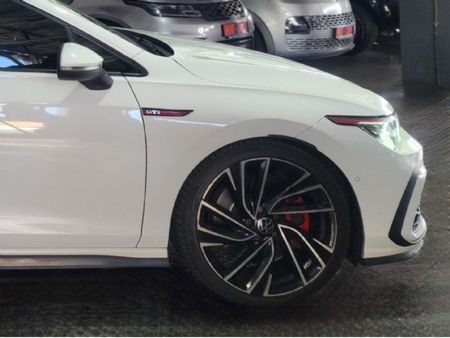 2022-Volkswagen-Golf-8-GTI-20-TSI-Auto_3