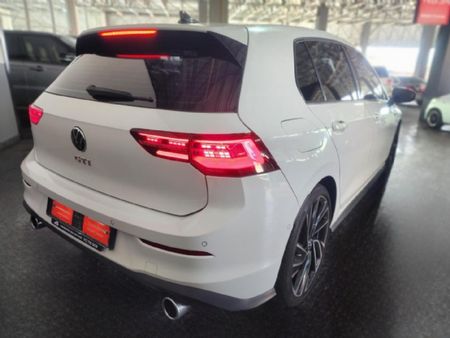 2022-Volkswagen-Golf-8-GTI-20-TSI-Auto_4
