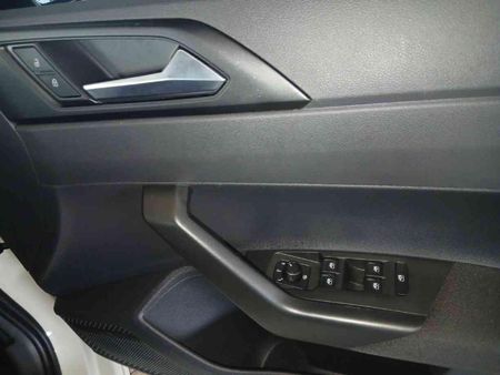 2026-Volkswagen-Polo-10-TSI_15