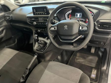 2025-Peugeot-Landtrek-19D-Professional-Single-Cab_9