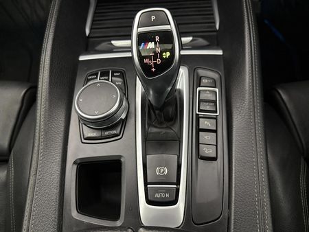 2019-BMW-X6-M50d_10