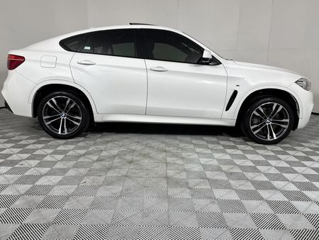 2019-BMW-X6-M50d_19
