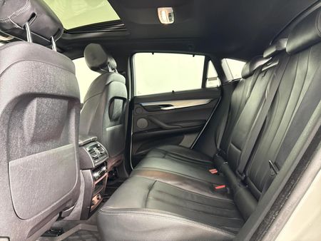 2019-BMW-X6-M50d_3