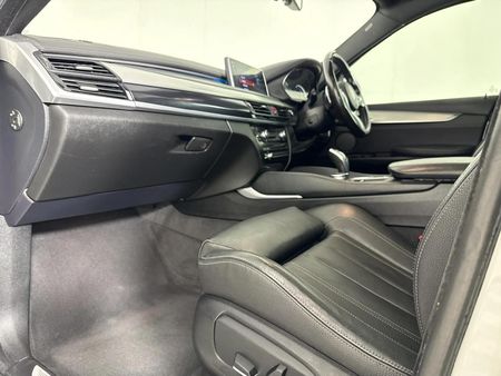 2019-BMW-X6-M50d_8