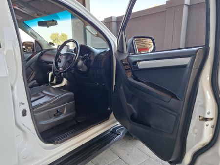2019-Isuzu-D-Max-300-LX-4x4-Auto-Double-Cab_10