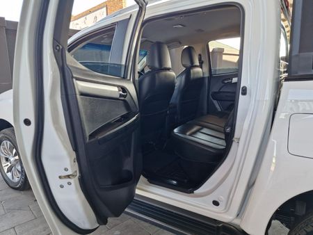 2019-Isuzu-D-Max-300-LX-4x4-Auto-Double-Cab_15