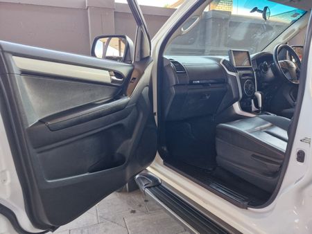 2019-Isuzu-D-Max-300-LX-4x4-Auto-Double-Cab_17