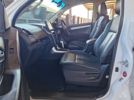 2019-Isuzu-D-Max-300-LX-4x4-Auto-Double-Cab_18