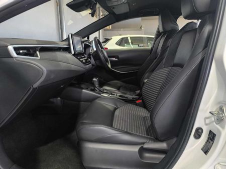 2025-Toyota-Corolla-18-XS-Hybrid-Auto_9