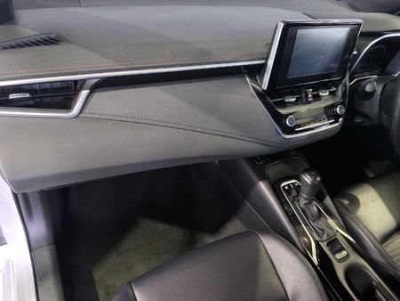 2025-Toyota-Corolla-18-XS-Hybrid-Auto_10