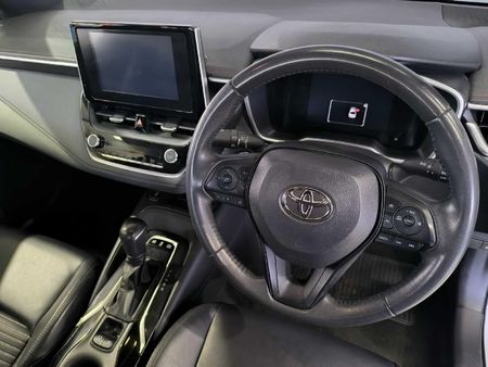 2025-Toyota-Corolla-18-XS-Hybrid-Auto_13