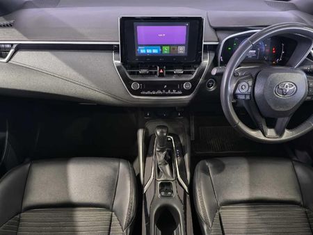2025-Toyota-Corolla-18-XS-Hybrid-Auto_15