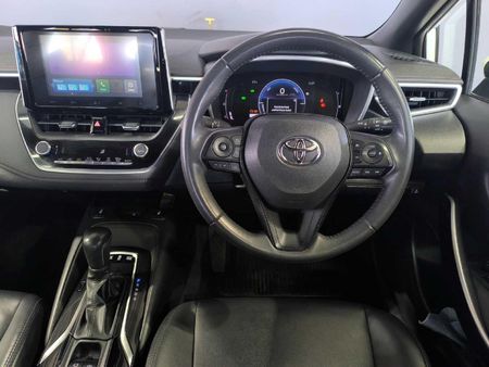2025-Toyota-Corolla-18-XS-Hybrid-Auto_16
