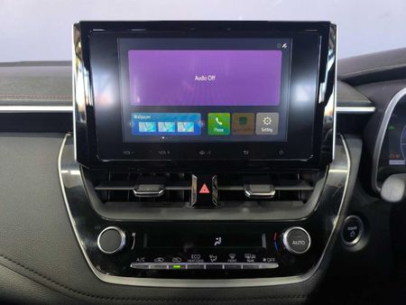 2025-Toyota-Corolla-18-XS-Hybrid-Auto_17