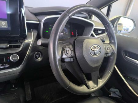 2025-Toyota-Corolla-18-XS-Hybrid-Auto_18