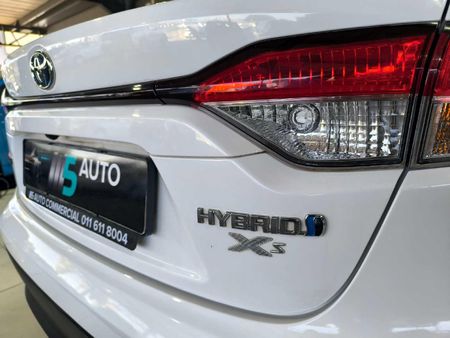 2025-Toyota-Corolla-18-XS-Hybrid-Auto_19