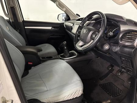 2017-Toyota-Hilux-28-GD-6-Raider-4x4-Double-Cab_9