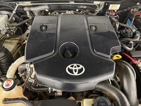 2017-Toyota-Hilux-28-GD-6-Raider-4x4-Double-Cab_11