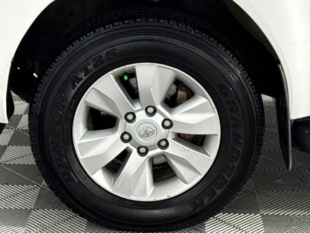 2017-Toyota-Hilux-28-GD-6-Raider-4x4-Double-Cab_4