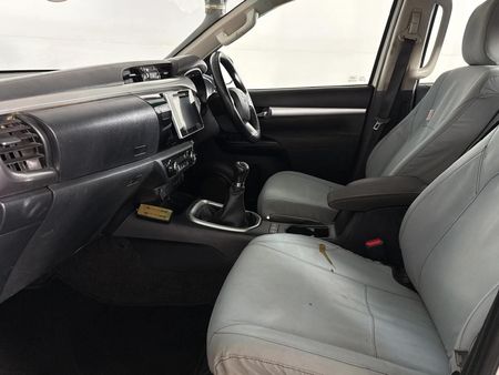 2017-Toyota-Hilux-28-GD-6-Raider-4x4-Double-Cab_8