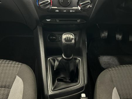 2020-Hyundai-i20-12-Motion_10