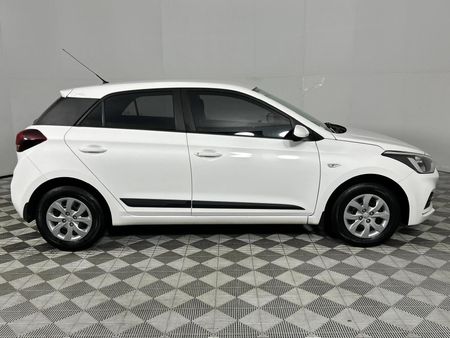 2020-Hyundai-i20-12-Motion_17
