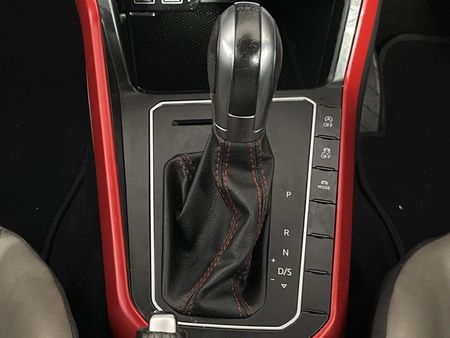 2019-Volkswagen-Polo-20-GTI-Auto-147kW_10