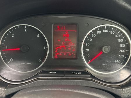 2014-Volkswagen-Amarok-20-TDI-Trendline-103kW-Double-Cab_2
